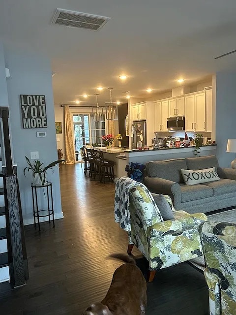 Foto del edificio - Room in Townhome on Triumph Ln