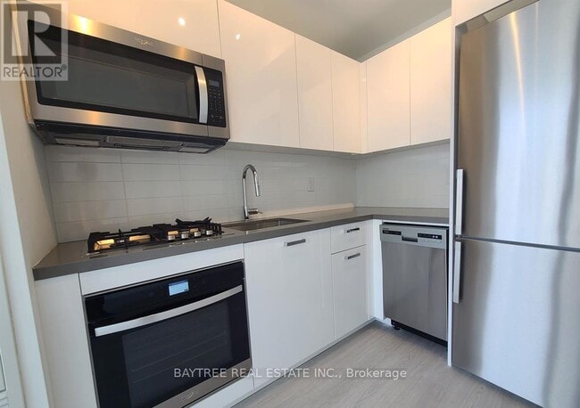 Building Photo - 195 McCaul St