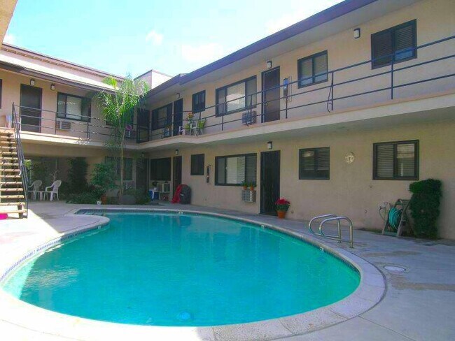 Foto del edificio - 10115 Santa Gertrudes Ave