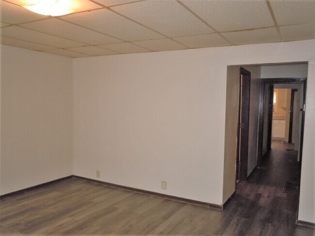 Building Photo - 720 E Clay St