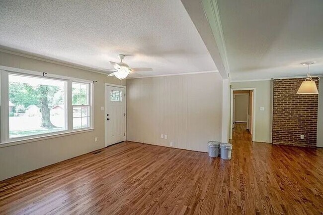 Foto del edificio - 112 Old Meadowbrook Dr