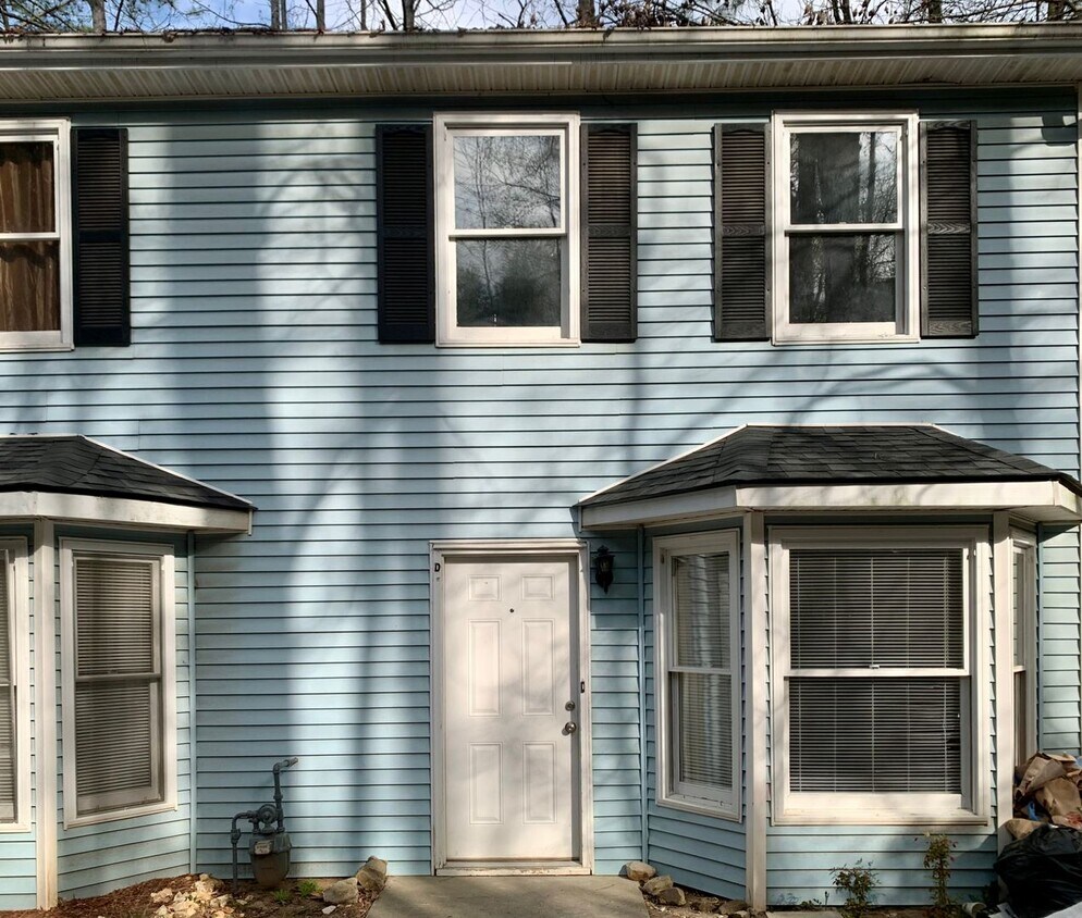 Primary Photo - 1565 Oakpoint Dr