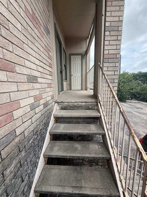 Building Photo - 5501 Rose Hill Cir