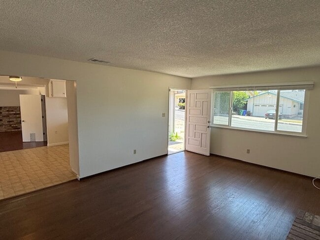 Building Photo - 3-Bedroom Single Family Home in PInole