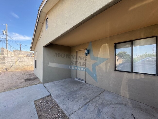 Building Photo - 3 bed in a convenient location