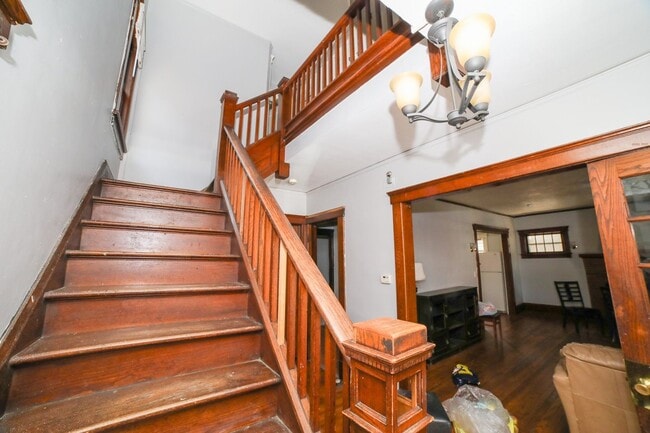 Building Photo - 504 Catherine St