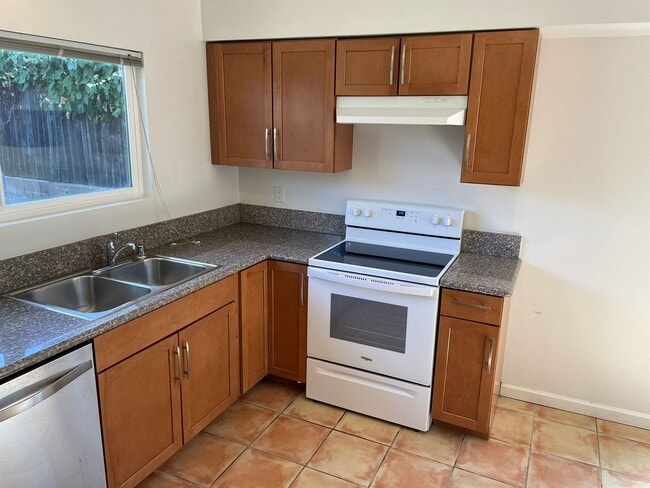 Building Photo - Beautiful Hidden Valley Duplex