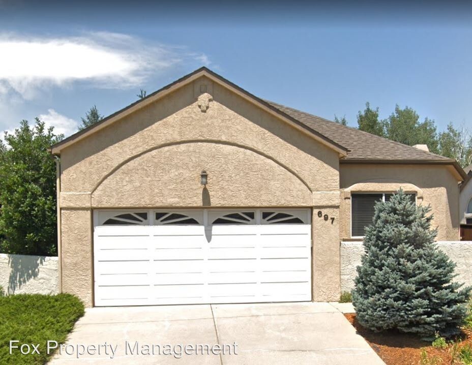 Primary Photo - 4 br, 2.5 bath House - 697 Club Circle