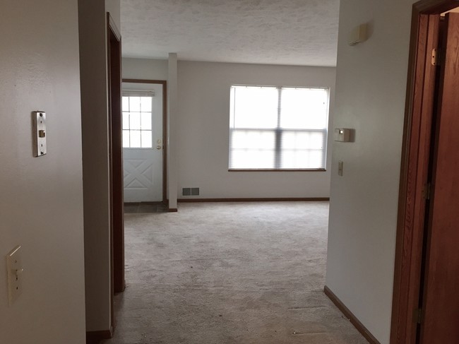 Foto del edificio - 7999 Green Meadow Ct