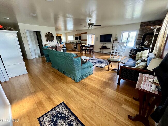 Foto del edificio - 2971 NY-10