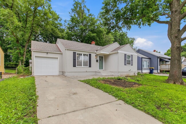 Front - 7231 Forest Ave