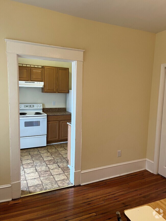 Apartments For Rent in Pulaski VA with Hardwood Floors 2 Rentals