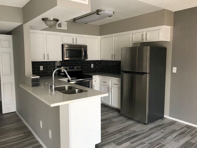 Foto del edificio - two bedroom two bath condo in Green Valley