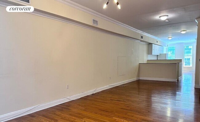 Building Photo - 367 E 62nd St