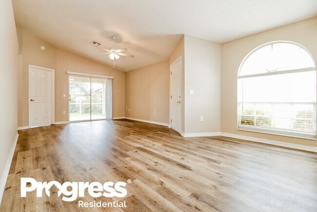 Foto del edificio - 7918 Barclay Rd