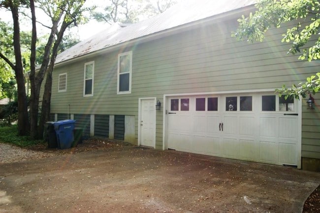 Foto del edificio - 111 Redfern Dr