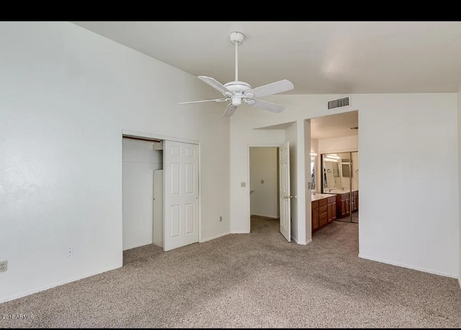 Foto del edificio - 1126 W Sandy Banks