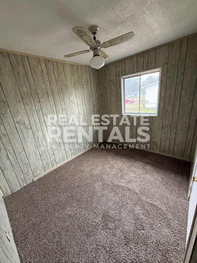 Foto del edificio - 303 Springdale Rd