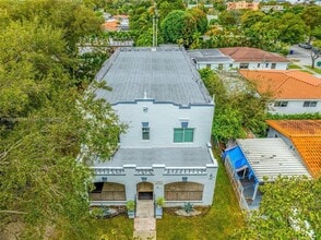 Building Photo - 1020 SW 23rd Ave