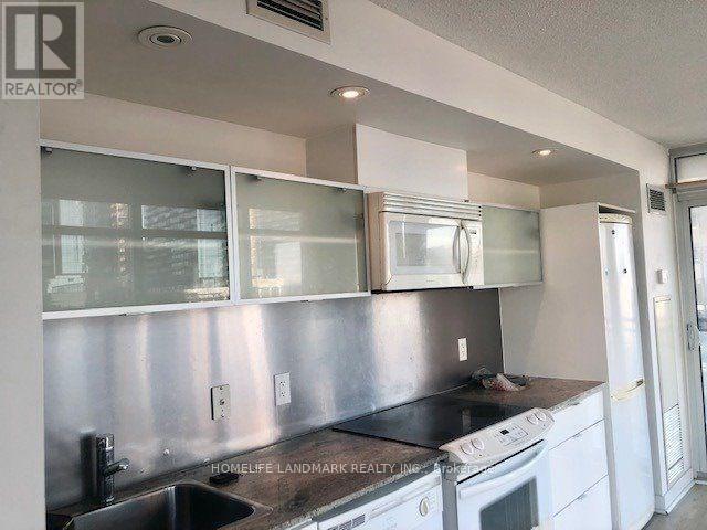 Building Photo - 4K Spadina Ave.