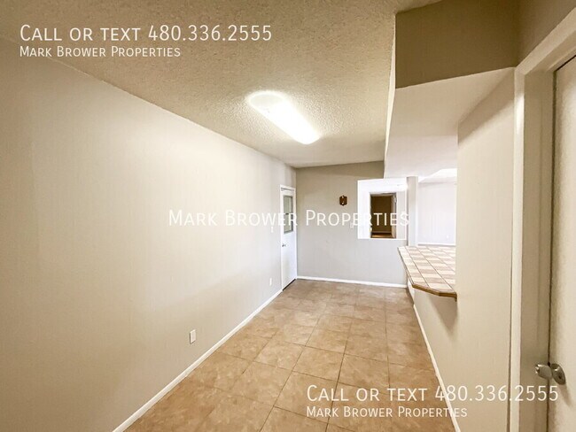 Building Photo - 4025 W Carol Ave