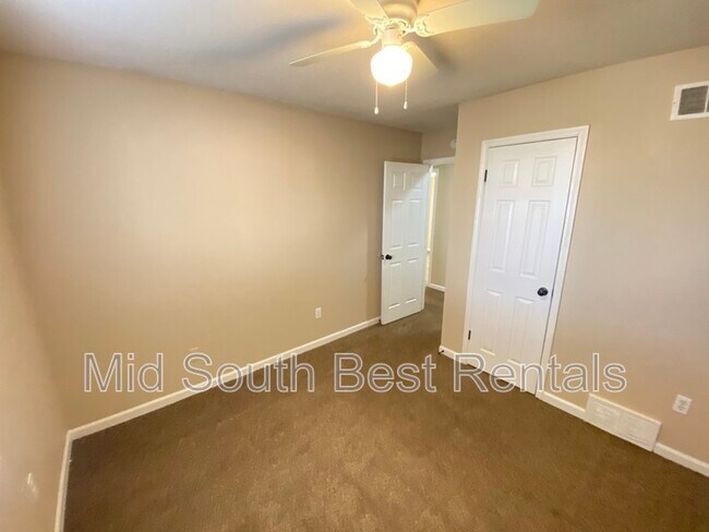 Foto del edificio - 3703 Royal Wood Dr