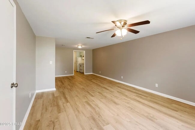 Building Photo - 3 bedroom 2 bath