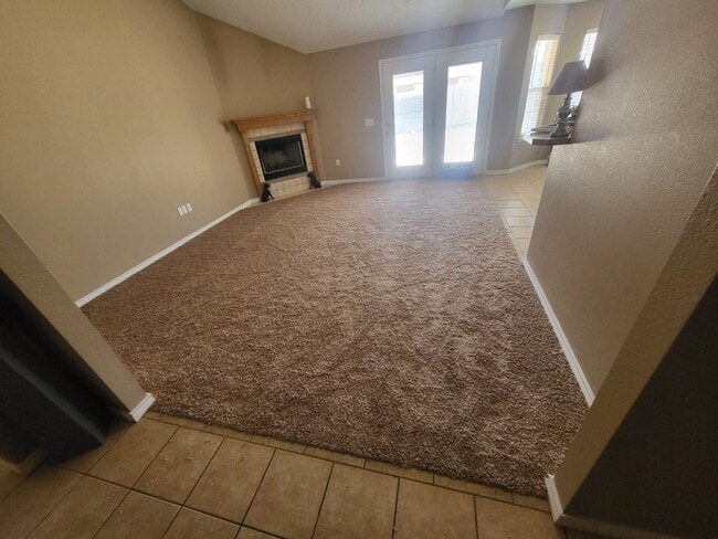 Building Photo - LARGE 4 BEDROOM HOME IN NORTHEAST CLOVIS