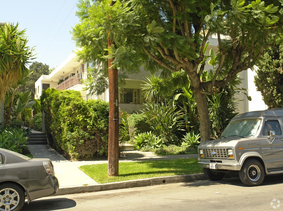Foto principal - 1401 N Poinsettia Pl