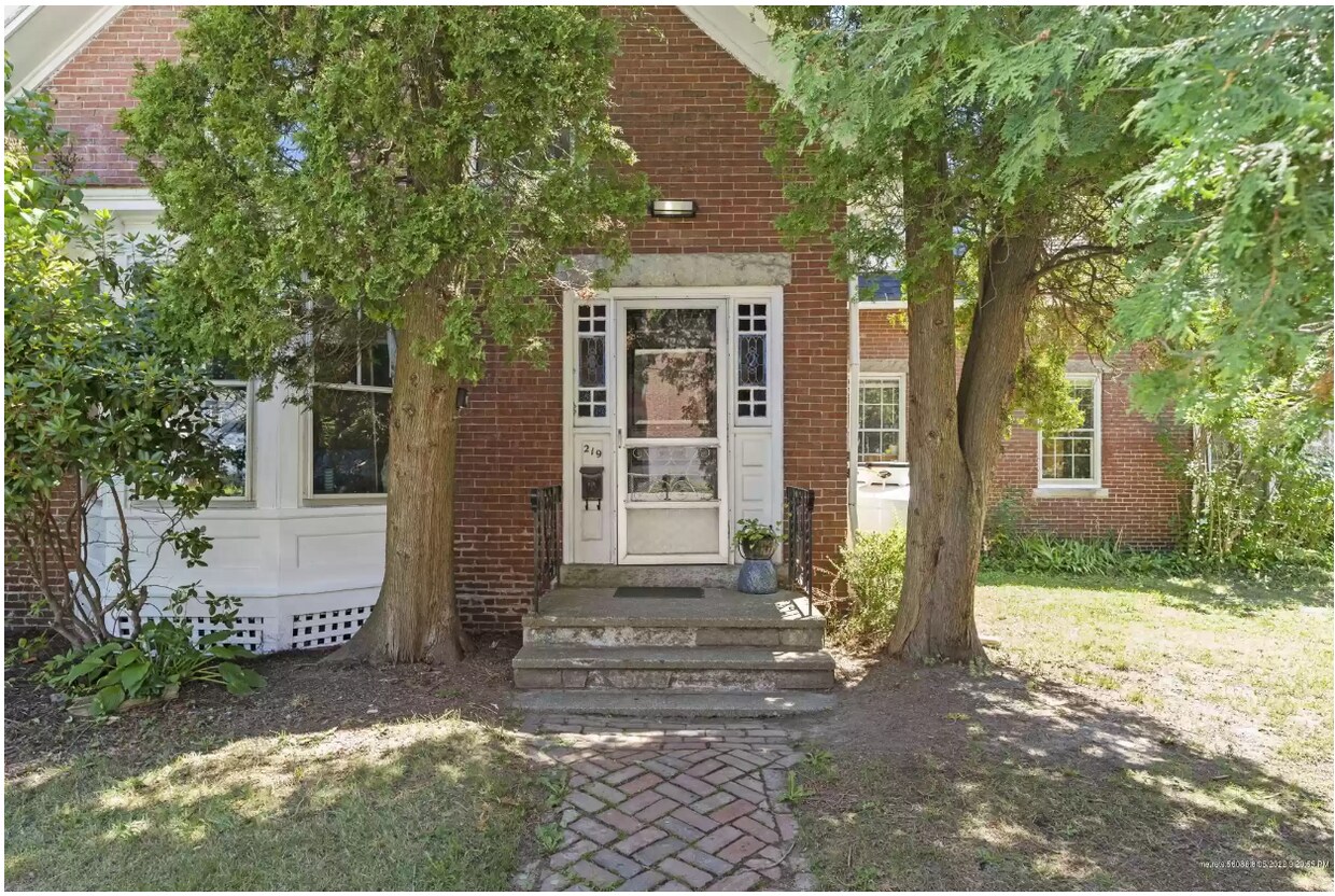 219 Oak St, Lewiston, ME 04240 House Rental in Lewiston, ME