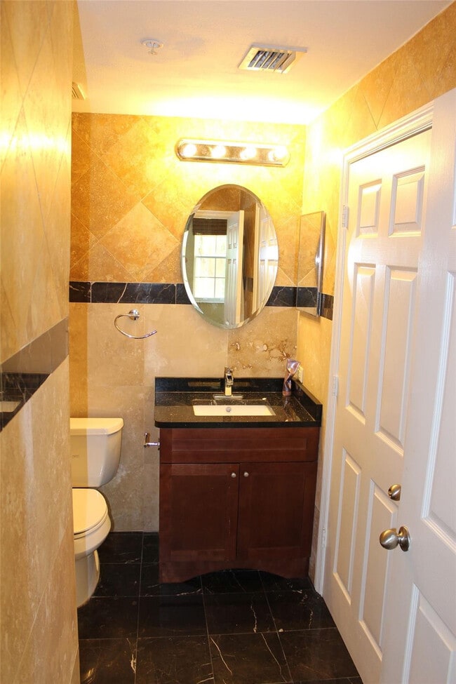 Foto del edificio - 533 NE 3rd Ave