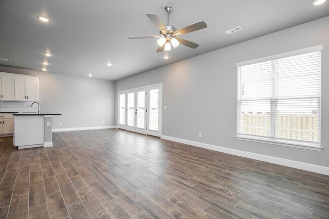 Building Photo - ***2010 Periwinkle Place***