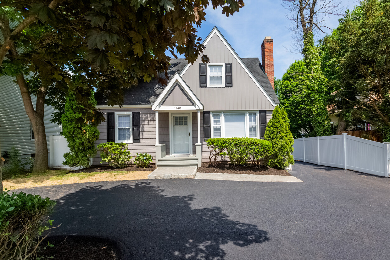 Primary Photo - 1748 Stratfield Rd