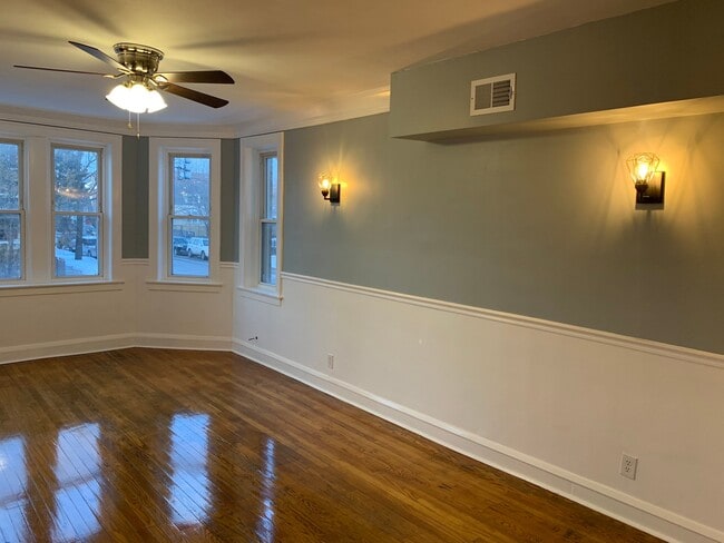 Spacious Living Room - 2601 W 55th St