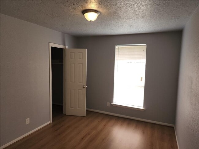 Building Photo - 10911 Sagecrest Ln
