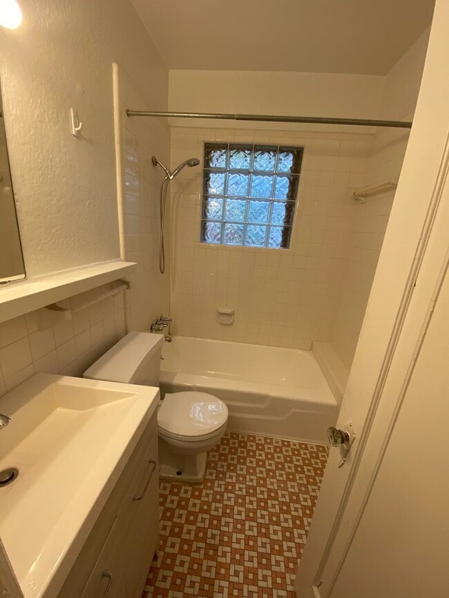 Interior Photo - 4000 Hawthorne Avenue