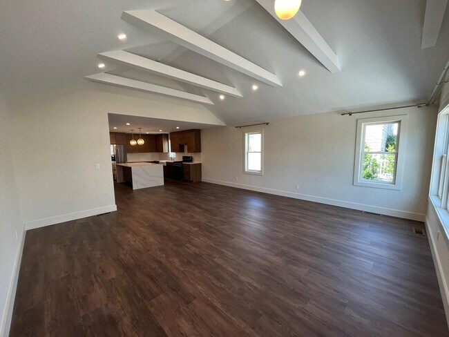 Foto del edificio - 562 E Market St