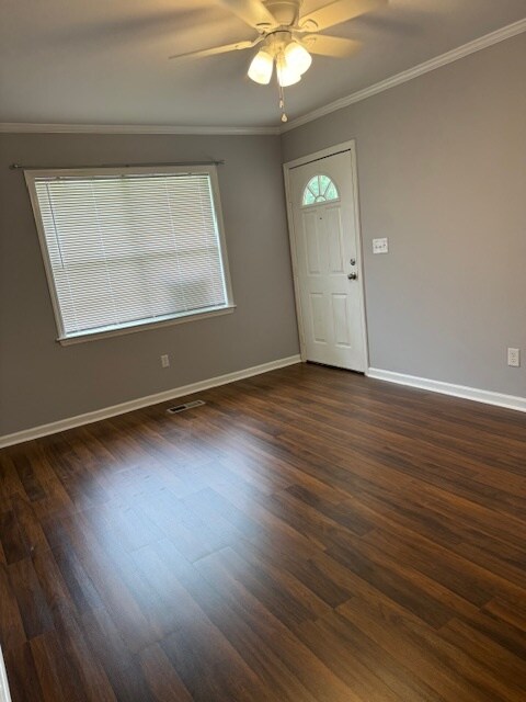 Living room-front door - 212 S Moss Ave