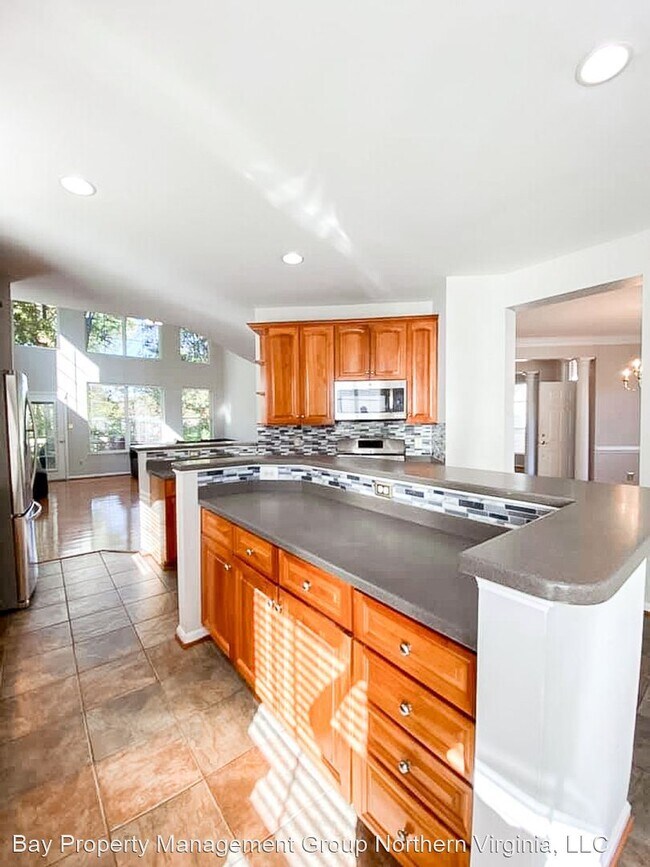 Building Photo - 5 br, 4.5 bath House - 8355 Gaither St.