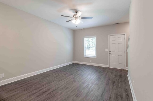 Building Photo - 271 Smithson Ln