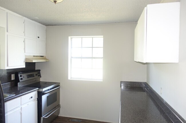 Building Photo - 1020 Salem St