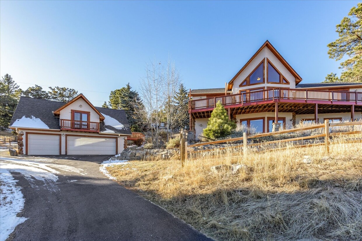 Primary Photo - Incredible 5 BD/5 BA Mountain Home in the ...