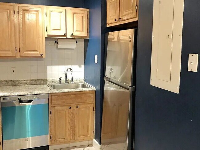 Building Photo - Spacious 2 BED 1.5 BATH Condo rental close to Quincy Center!