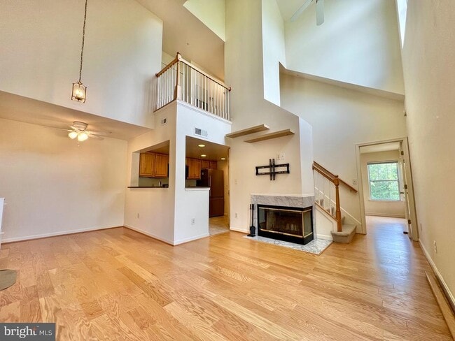 Building Photo - 927 Hillside Lake Terrace
