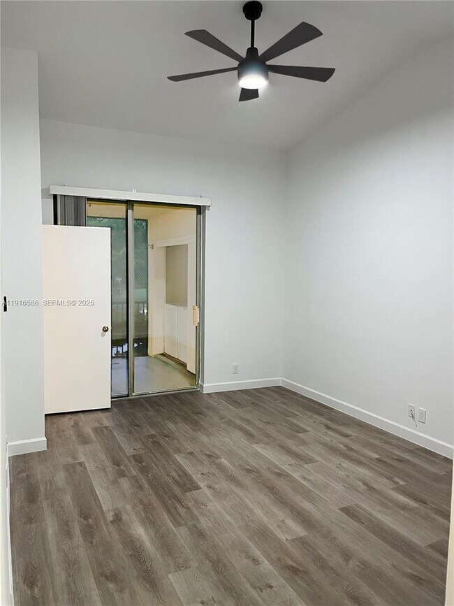 Building Photo - 4539 Carambola Cir S