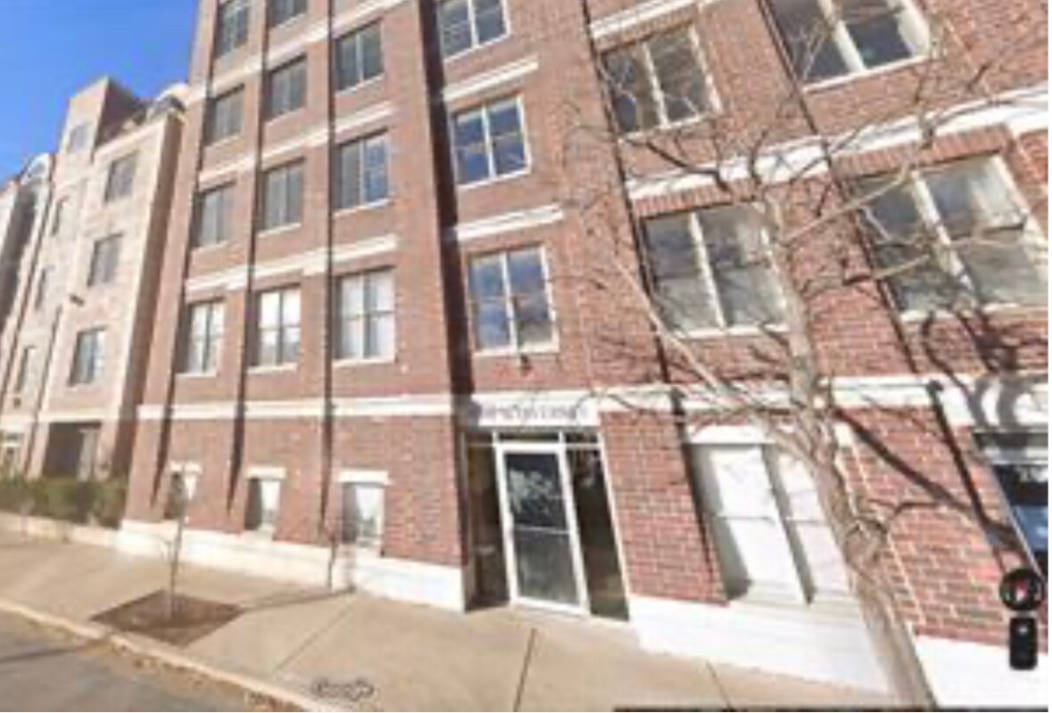 Primary Photo - 2618 W Diversey Ave