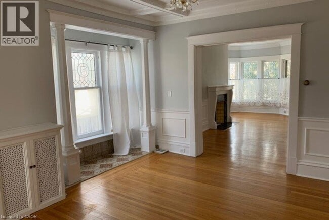 Building Photo - 2 Undermount Ave