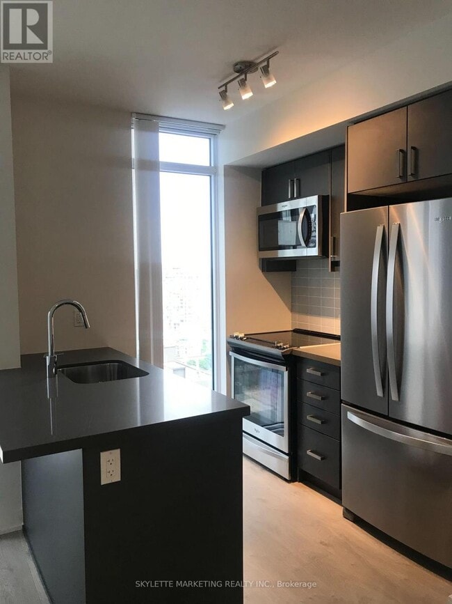 Building Photo - 50 Wellesley St E