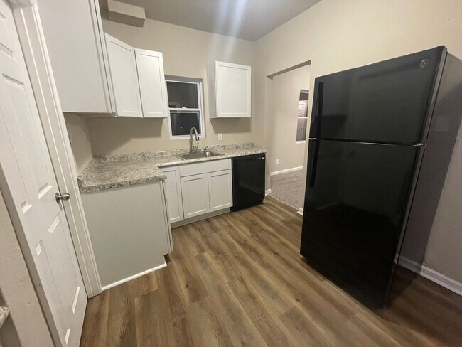 Foto del edificio - One Bedroom One Stall Detached Garage