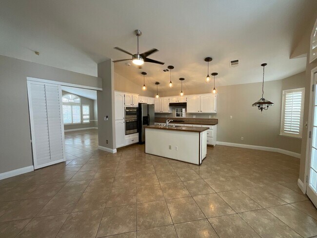 Foto del edificio - Great home in the South Shores community 1stroy
